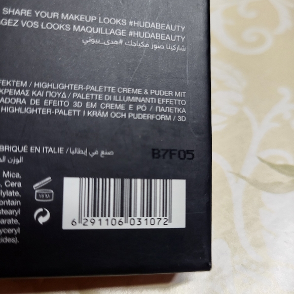 Huda Beauty Pink Sands Highlighter Palette - Picture 4 of 12